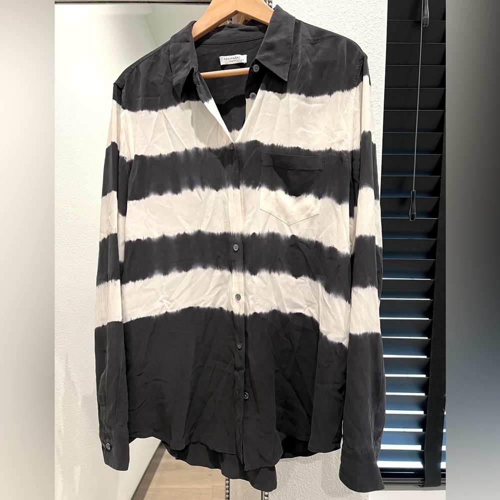 EQUIPMENT REESE TIE DYE BLOUSE SIZE: L COLOR: B&W (MATCHING SHORTS SOLD SEP)